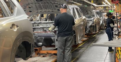 Ongoing 25% auto tariffs expected to cut sales by millions, cost $100 billion