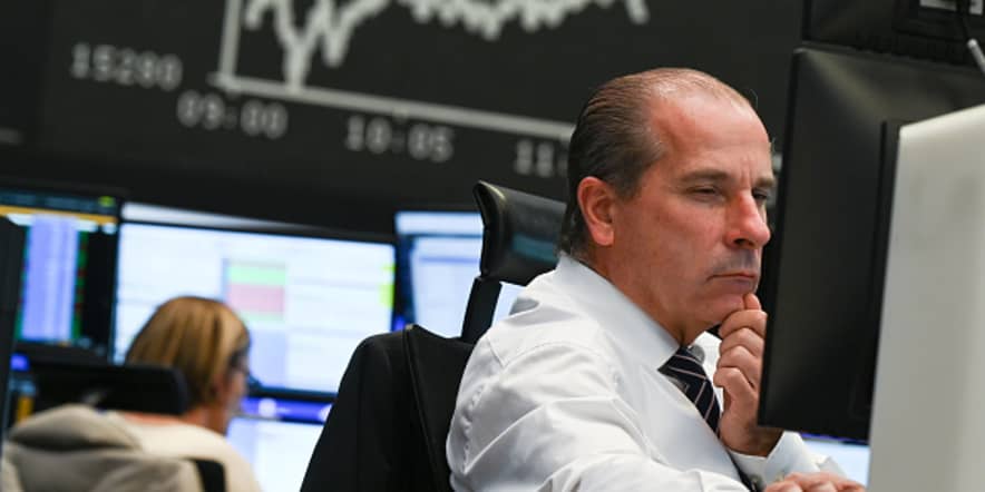 Europe stocks trade higher; autos lead gains on hopes of Trump tariffs easing