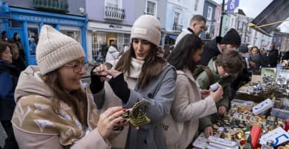 UK economy expands by 0.5% in February, more than expected