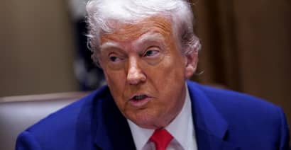 Trump's triple-digit tariff essentially cuts off most trade with China, says economist