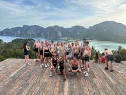 First time solo travellers on Thai Adventure group tour